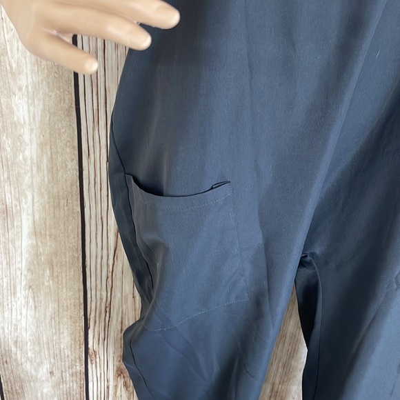 Gray v-neck solid loose fit jumpsuit with pockets & spaghetti straps Size Large - Picture 5 of 9